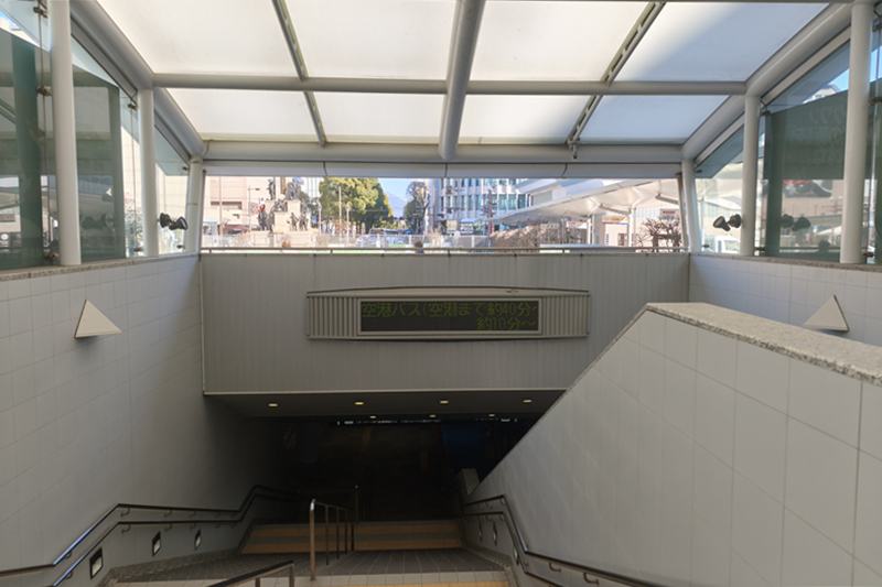 地下道への入口